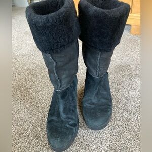 Ugg Australia Boots Women’s  Sz 9 Black Suede & Shearling 3” Wedge Heel Winter